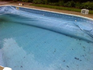 Vinyl Liner Pool Floating along one long wall due to rain water and not enough water on the cover Vinyl Liner Pool Floating along one long wall due to rain water and not enough water on the cover