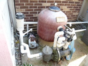 System with a sidemount multiport valve and a sand filter